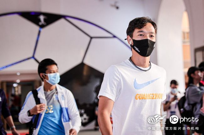 图为：劳 伍迪·艾伦新片片名曝光 艾丽·范宁陷入感情纠葛 2017-10-16 10月16日，据外媒报道，导演伍迪·艾伦未定名新片片名疑似曝光。