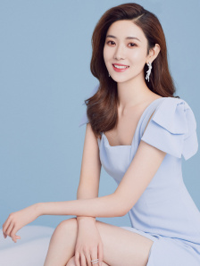 主演新剧《肯尼迪》聚焦著名政治家族 2 堪比时装周!